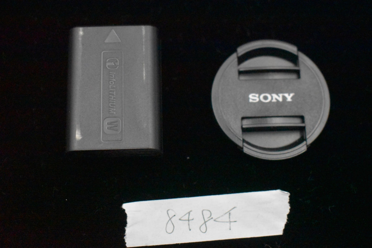 [US Duty Paid] Sony a6000 Digitale Spiegellose Kamera mit Objektiv Silber 8484