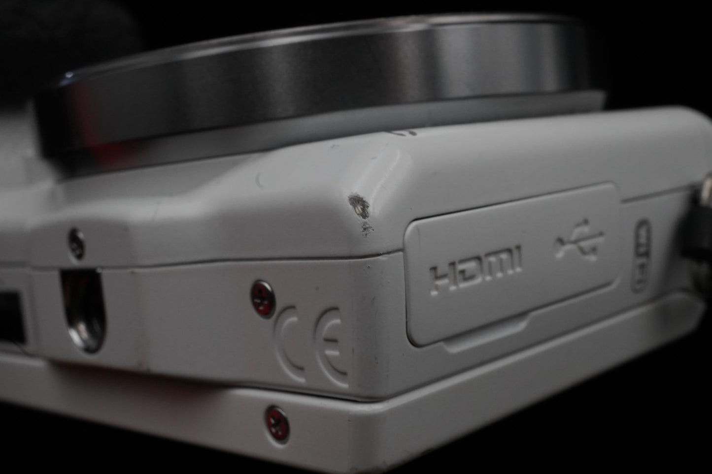 [US Duty Paid] Sony Alpha NEX-5R Mirrorless Camera Bundle with Lens White 9486