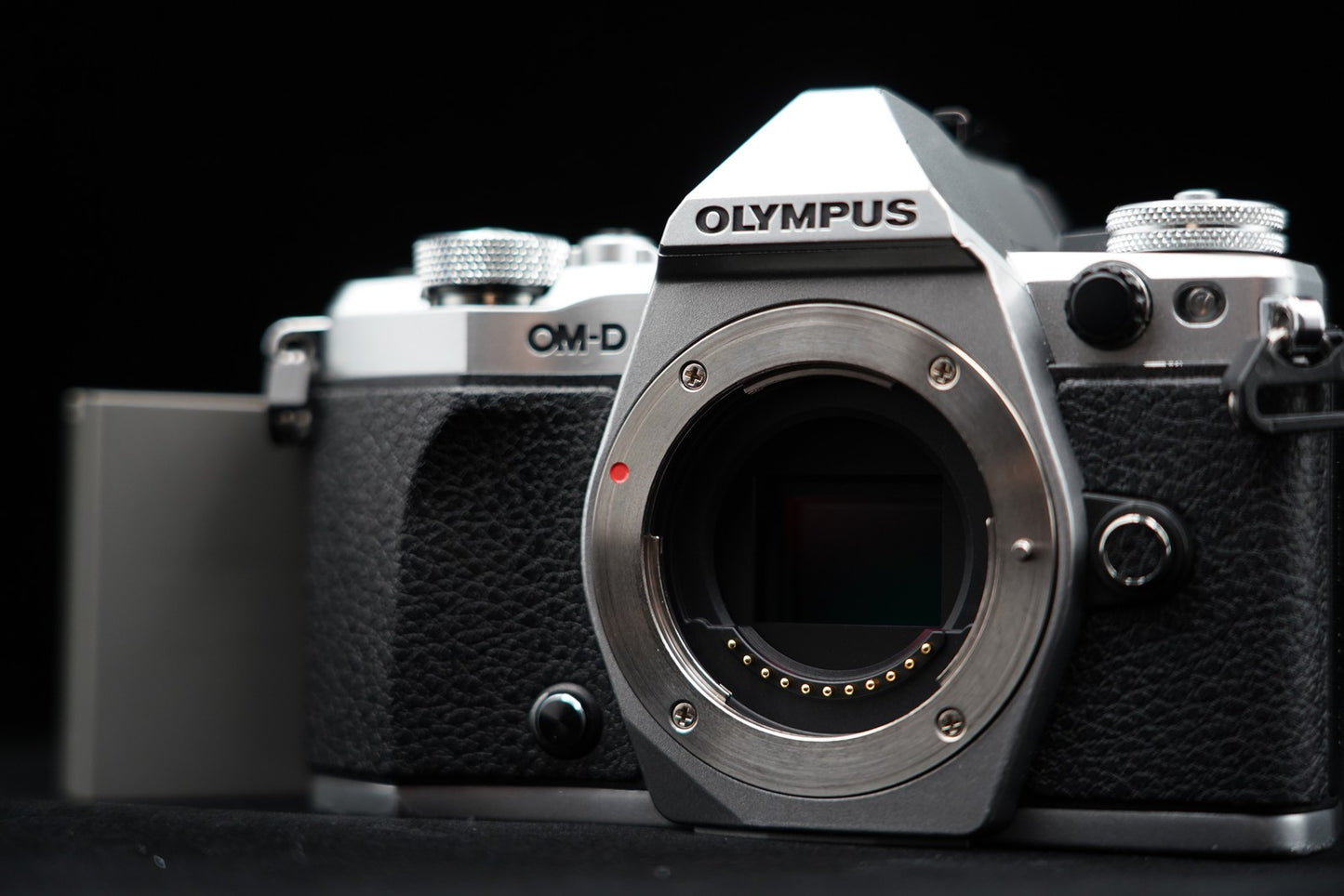 Olympus OM-D E-M5 Mark II 16.1MP Digital SLR Camera Silver US Duty Paid R0289