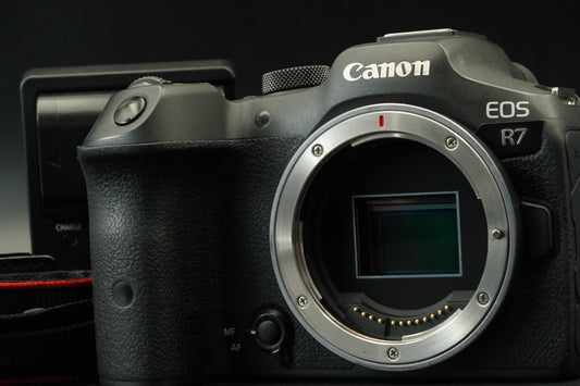 Canon EOS R7 Mirrorless Digital Camera US STOCK #11658