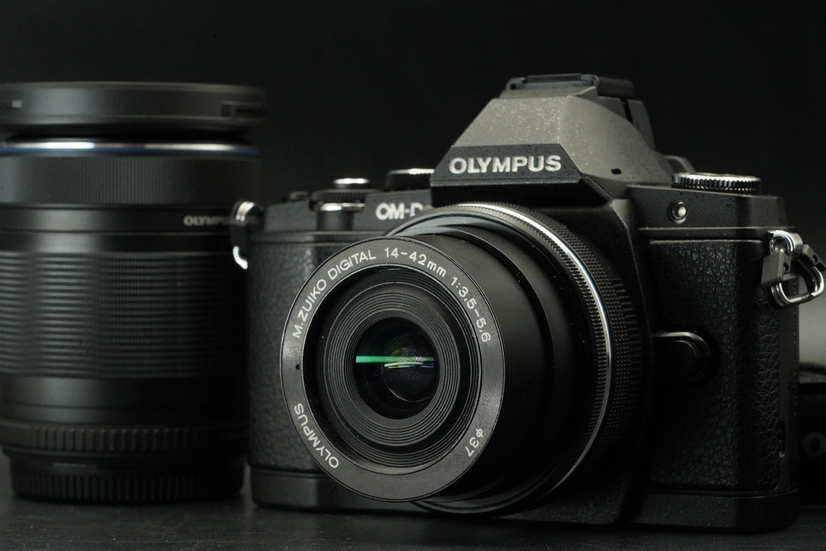 Olympus E-M5 Mirrorless Digital Camera w/ 2 Lenses Black -5447 cut- #11365