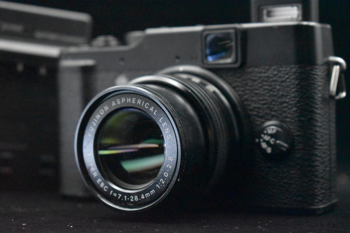 [US Duty Paid] Fujifilm X10 Black pPoint and Shoot Compact Digital Camera 9363