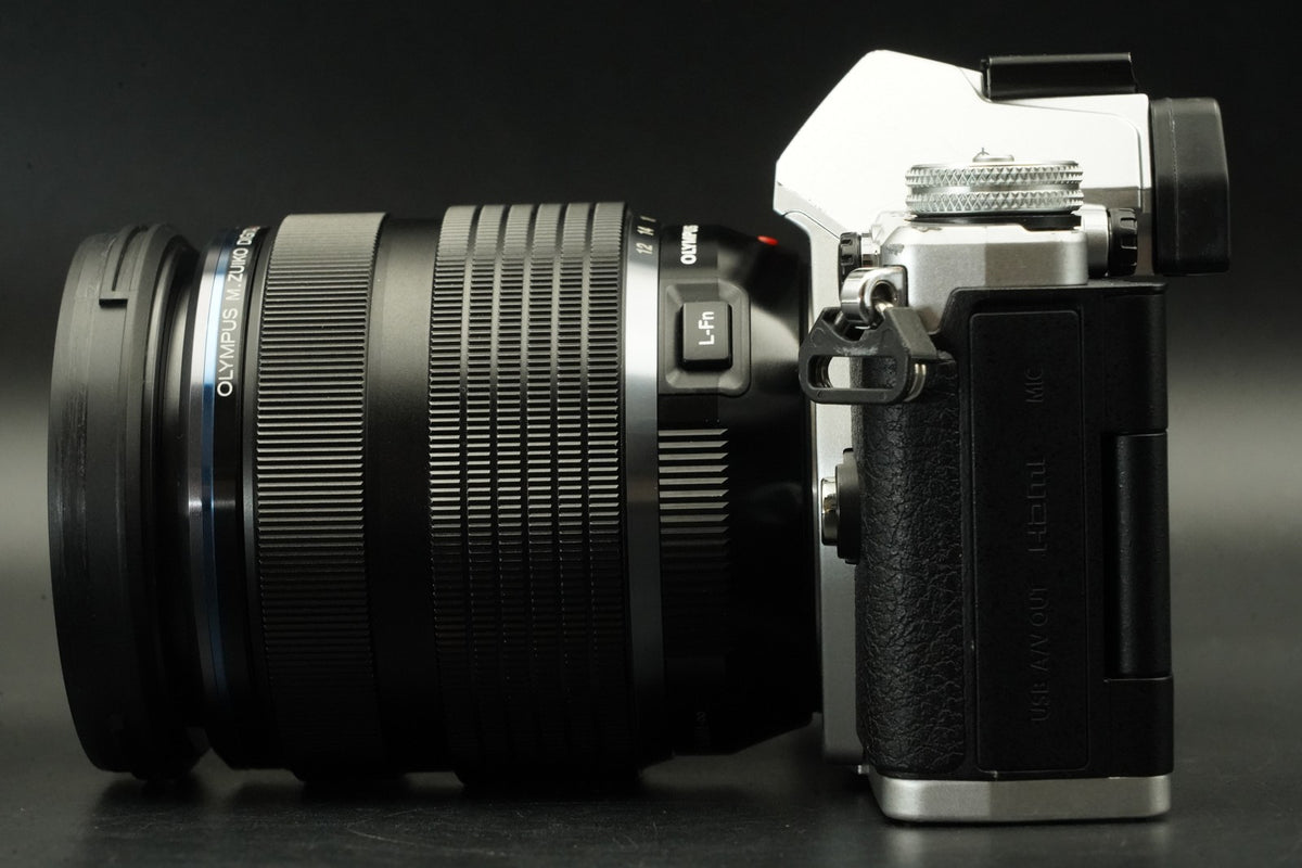 Olympus OM-D E-M5 Mark II w/ M.ZUIKO 14-150 II Lens Silver -8161 cut- #11732