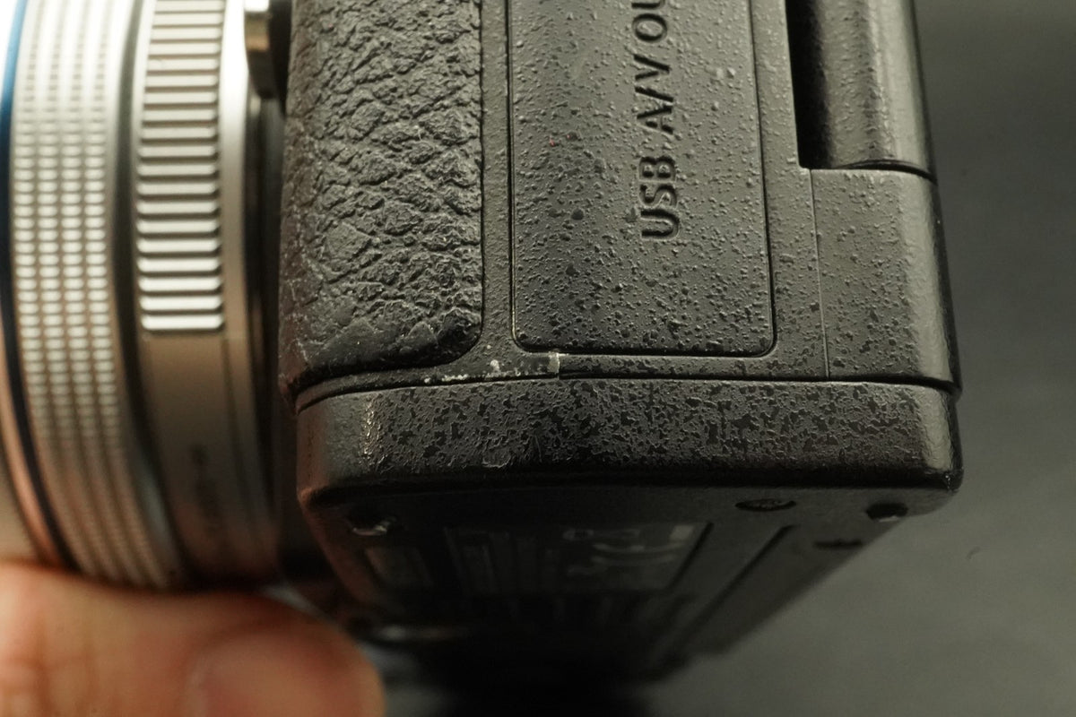 Olympus OM-D E-M5 Mark II w/ 14-42mm + 40-150mm Lens Black -16703 cuts- #12072