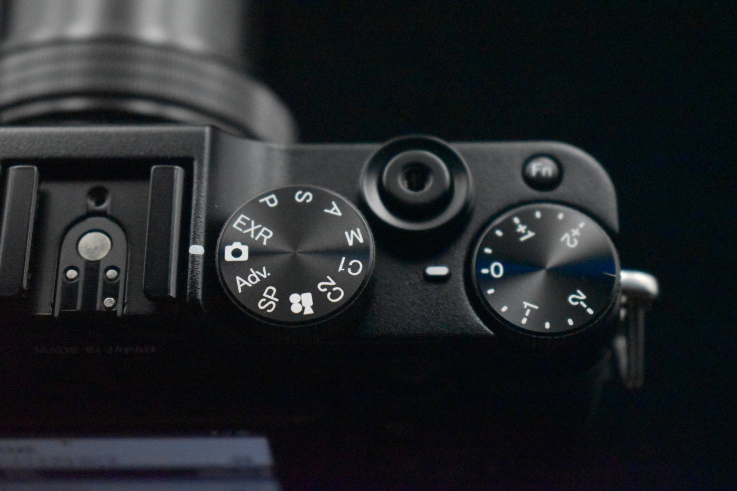 [US Duty Paid] Fujifilm X10 Black pPoint and Shoot Compact Digital Camera 9325