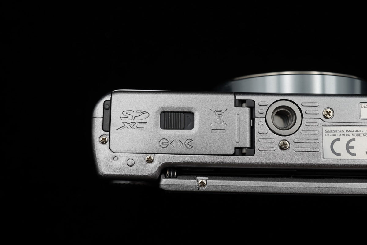 Olympus PEN Lite E-PL3 Silver 12.3 MP Digital Camera Body US STOCK