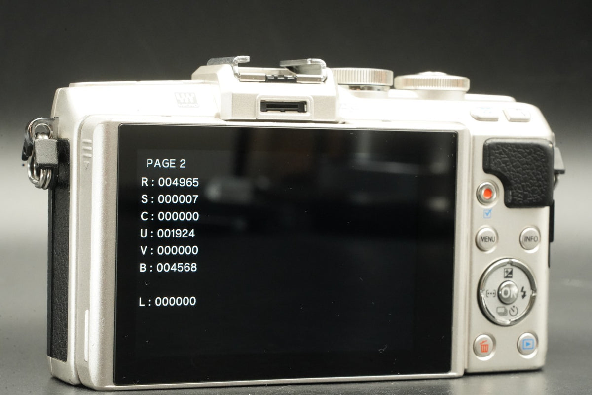 Olympus PEN E-PL7 Digital Camera Silver with 14-42mm + 40-150mm Lens #11571