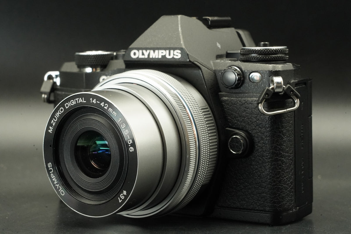 Olympus OM-D E-M5 Mark II w/ 14-42mm + 40-150mm Lens Black -16703 cuts- #12072
