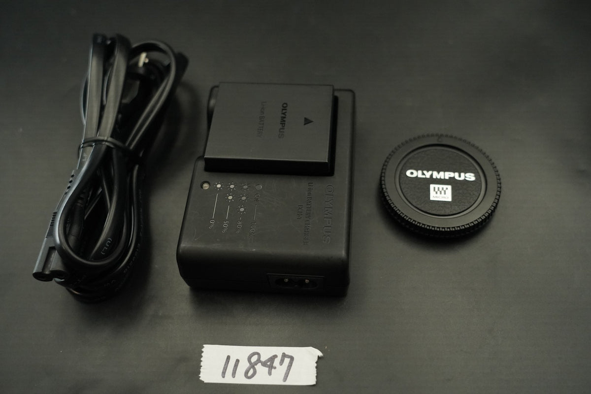 Olympus OM-D E-M1 Mark II Digital Camera Black Body -21138 cuts- #11847