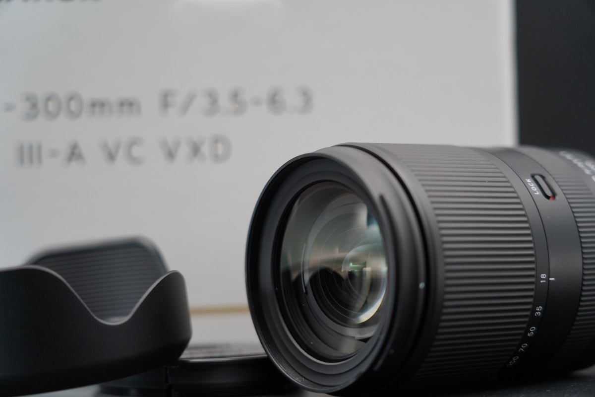 Tamron 18-300mm f/3.5-6.3 Di III-A VC VXD für Sony E FAST UNBENUTZT #11091