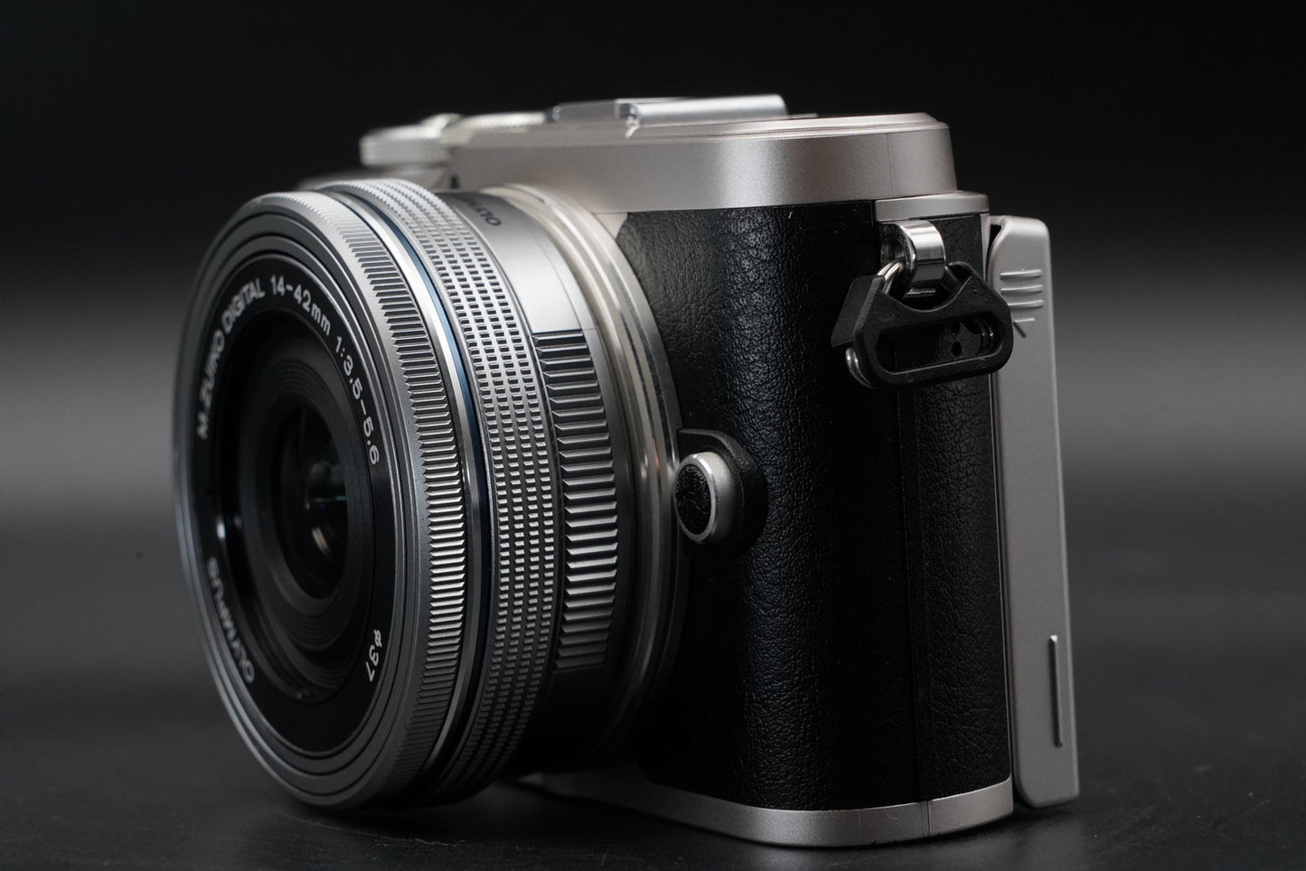 OLYMPUS PEN E-PL9 16.1MP Digital Camera w/ 2 Lens Silver US DUTY PAID 11009