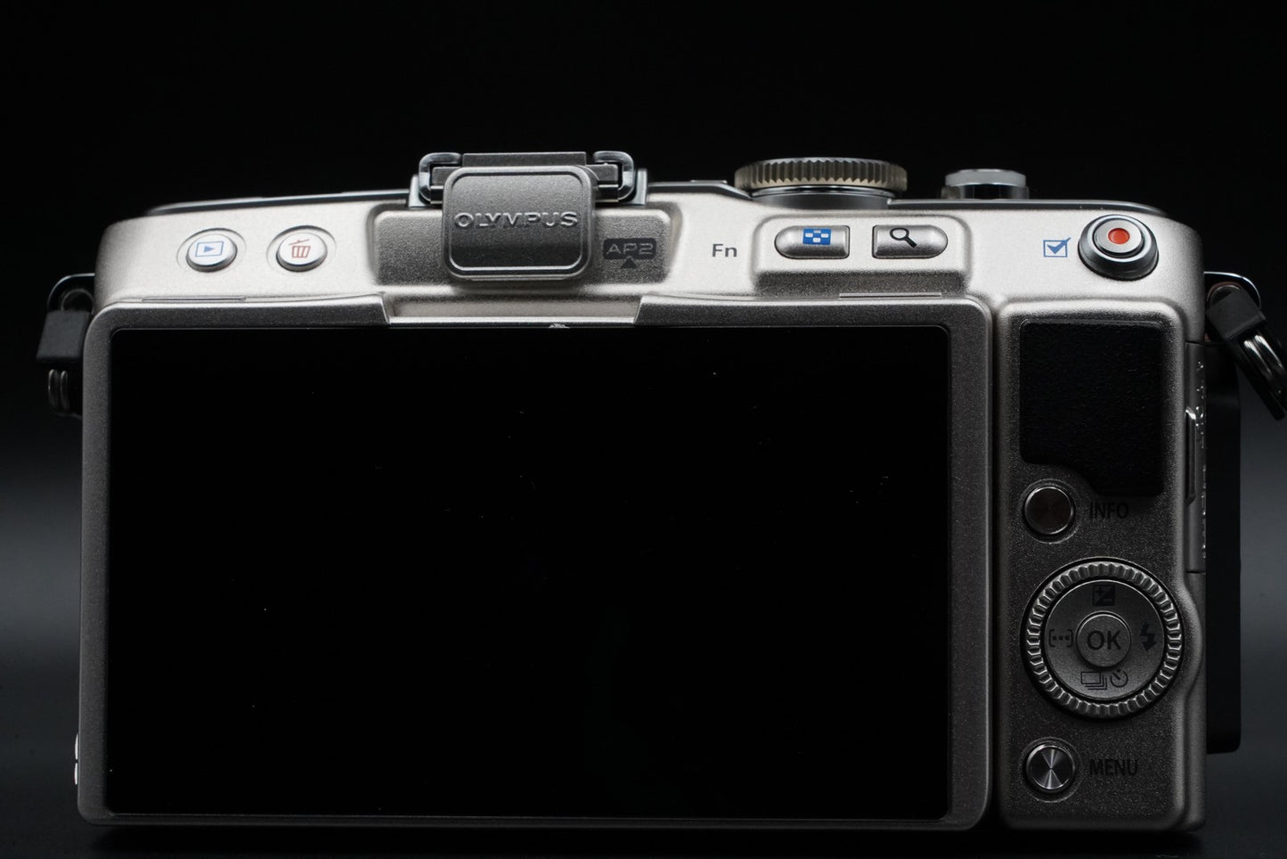 36 cuts! Olympus E-PL5 w/ Lens Mirrorless Digital Camera Silver 10547