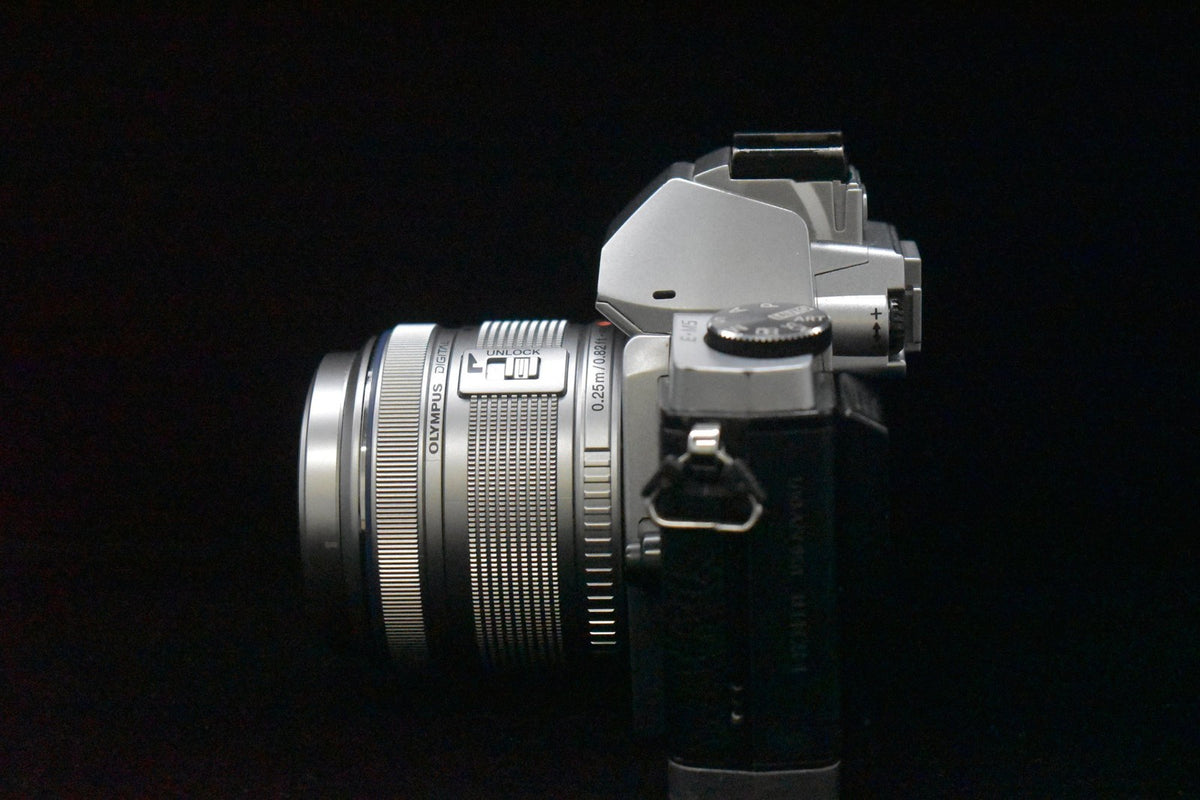 Olympus OMD E-M5 Mirrorless Digital Camera with Lens Silver US STOCK #10070