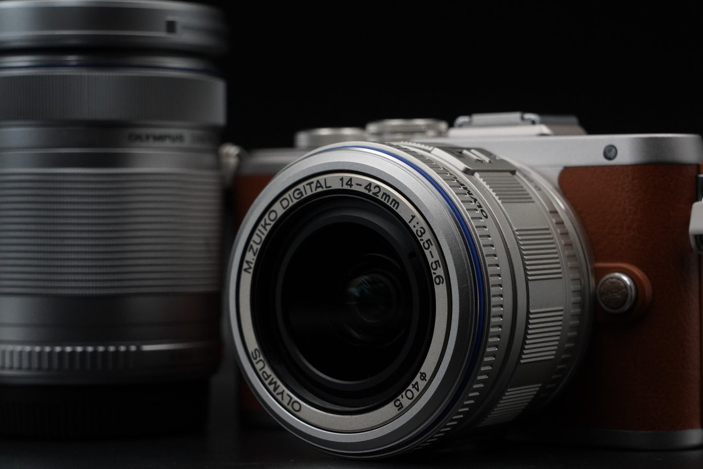 Olympus E-PL8 14-42mm/ 40-150mm 2 Lenses Digital Camera US Duty Paid 10450