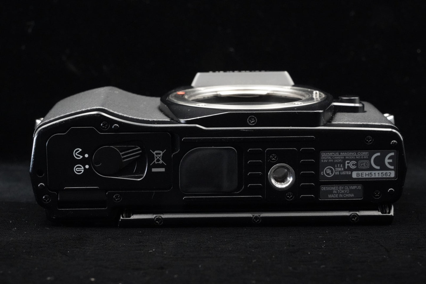 [US Duty Paid] Olympus OM-D E-M5 Mirrorless Digital Camera with Lens Black 9700