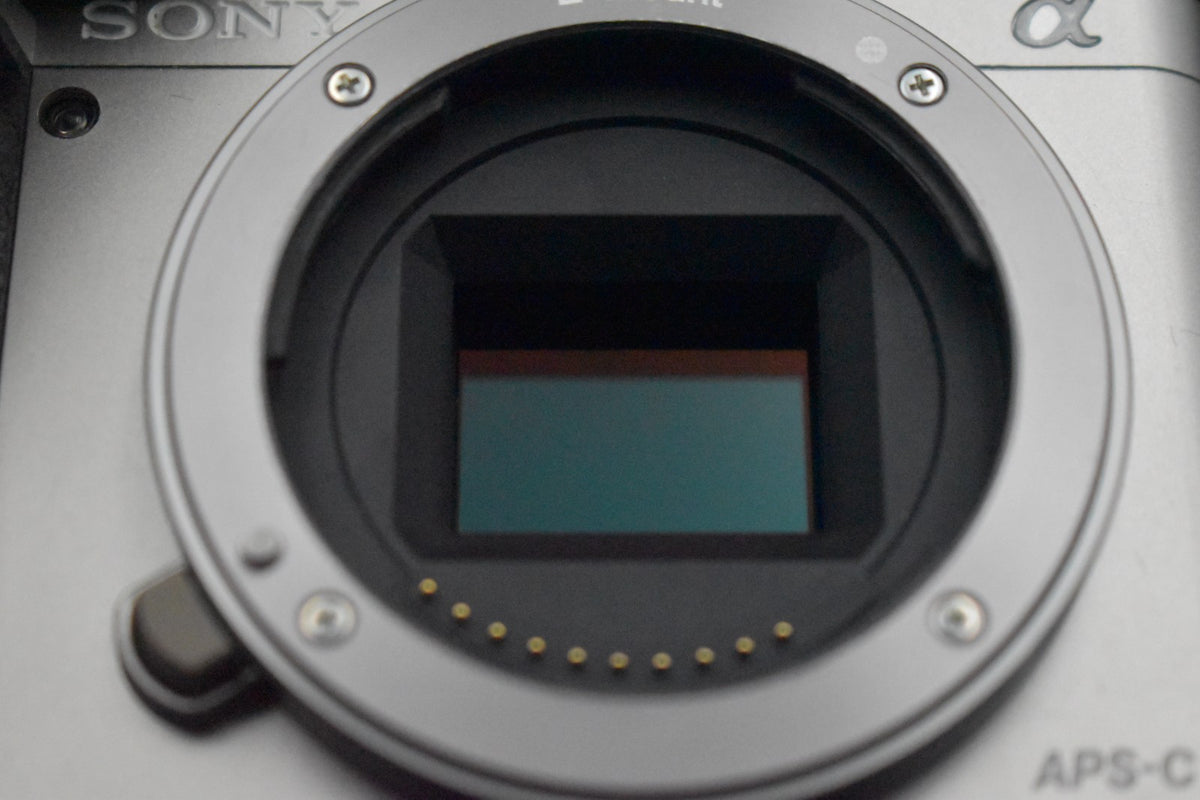 [US Duty Paid] Sony a6000 Digital Mirrorless Camera with Lens Silver 9301