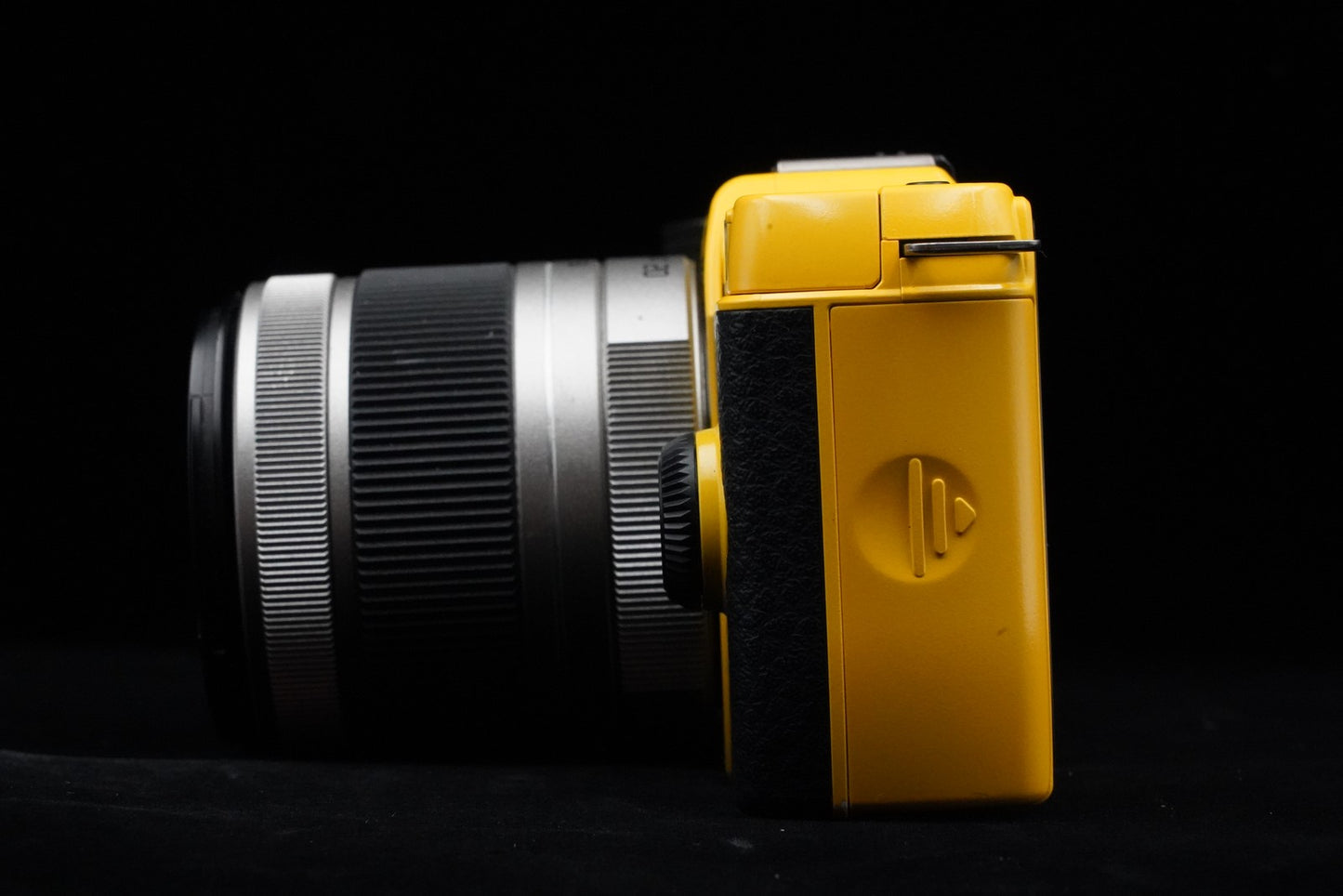Pentax Q7 Yellow Digital Mirrorless camera with Lens US Duty Paid 10226