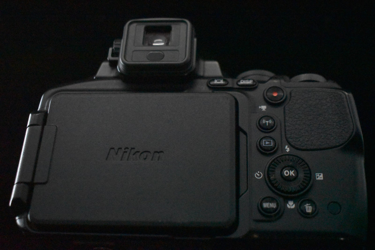 [LESEN] Nikon Coolpix P900 schwarz Point and Shoot Superzoom Kamera 8188
