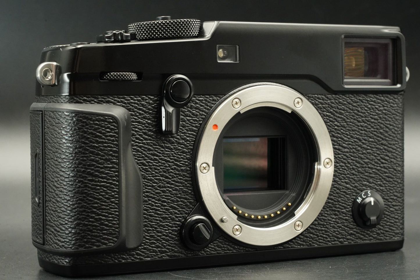 Only 1 cuts!! Fujifilm X-Pro2 24.3MP Mirrorless Digital Camera Black 11524