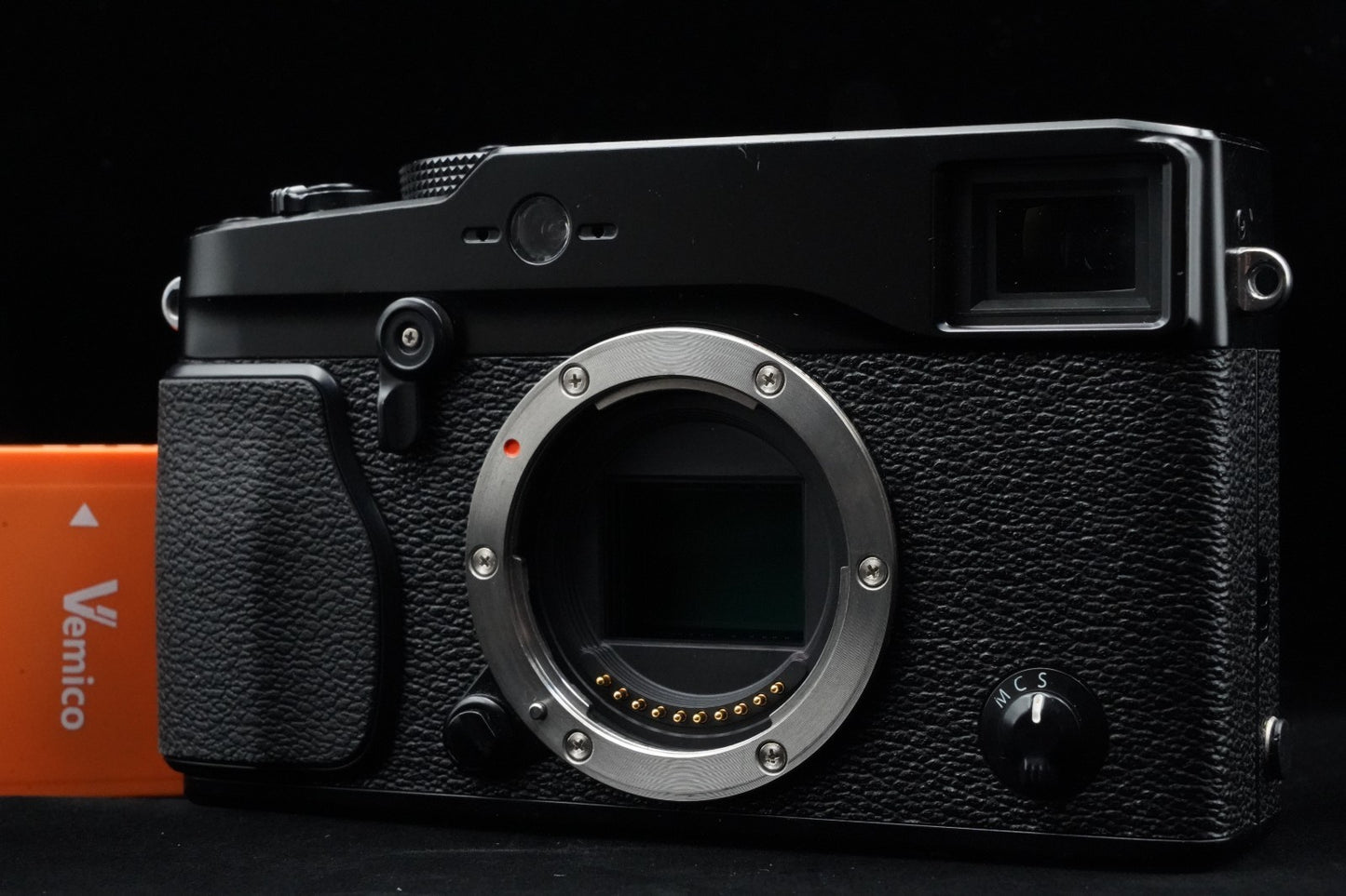Fujifilm X-Pro1 Mirrorless Digital Camera Black US Duty Paid 10119