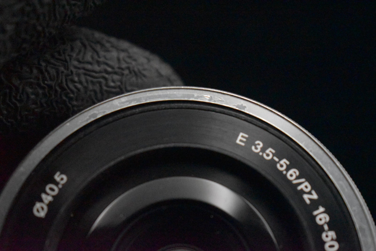 [US Duty Paid] Sony a6000 Digital Mirrorless Camera with Lens Silver 9302