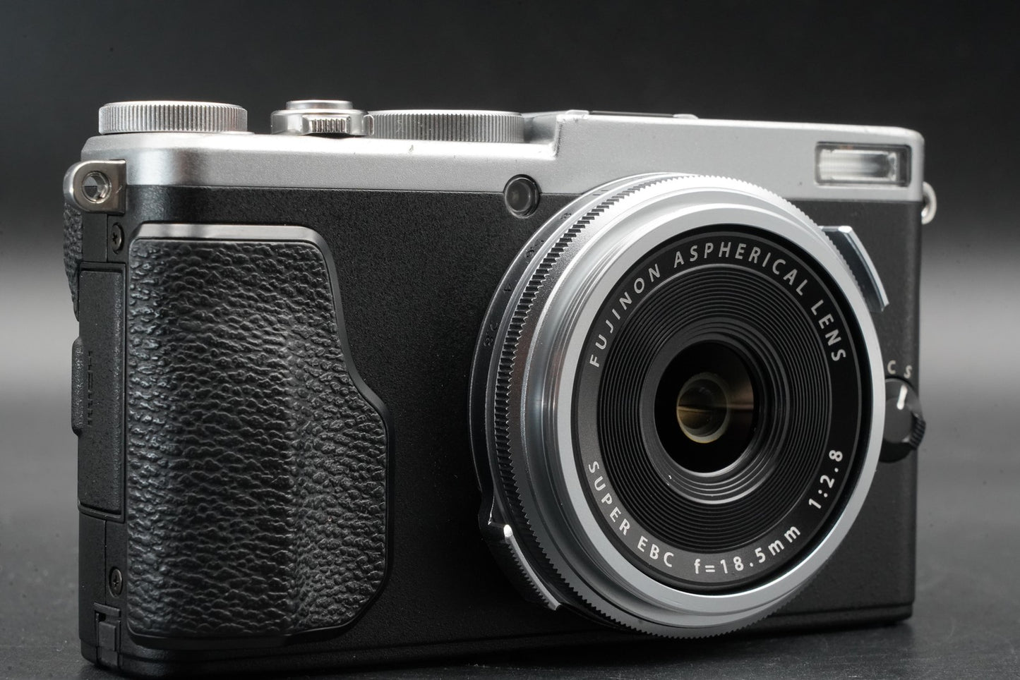 Fujifilm Fuji X70 X 70 Silver 16.3MP Digital Camera US DUTY PAID 11299