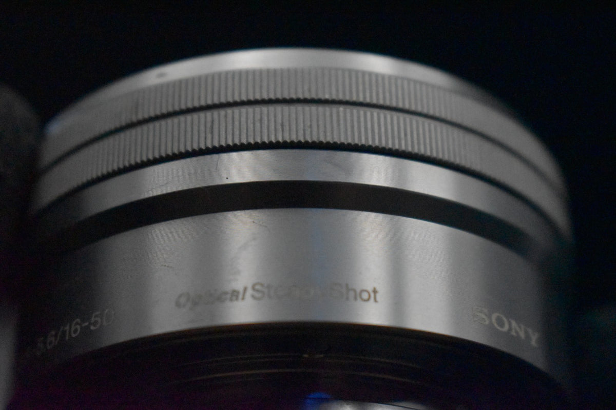 [US Duty Paid] Fotocamera digitale mirrorless Sony Alpha a5000 con...