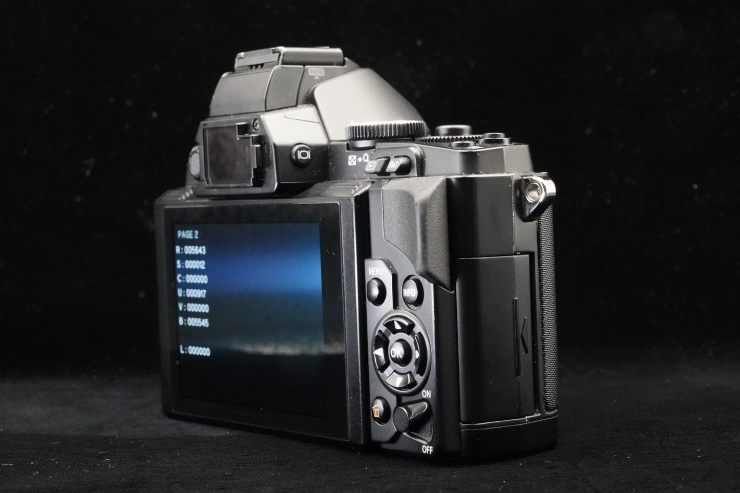 [US Duty Paid] Olympus OM-D E-M5 Mirrorless Digital Camera with Lens Black 9700