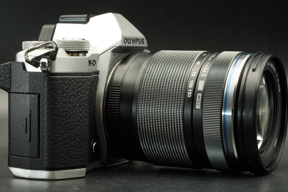 Olympus OM-D E-M5 Mark II w/ M.ZUIKO 14-150 Lens Silver -2474 cuts- #11473