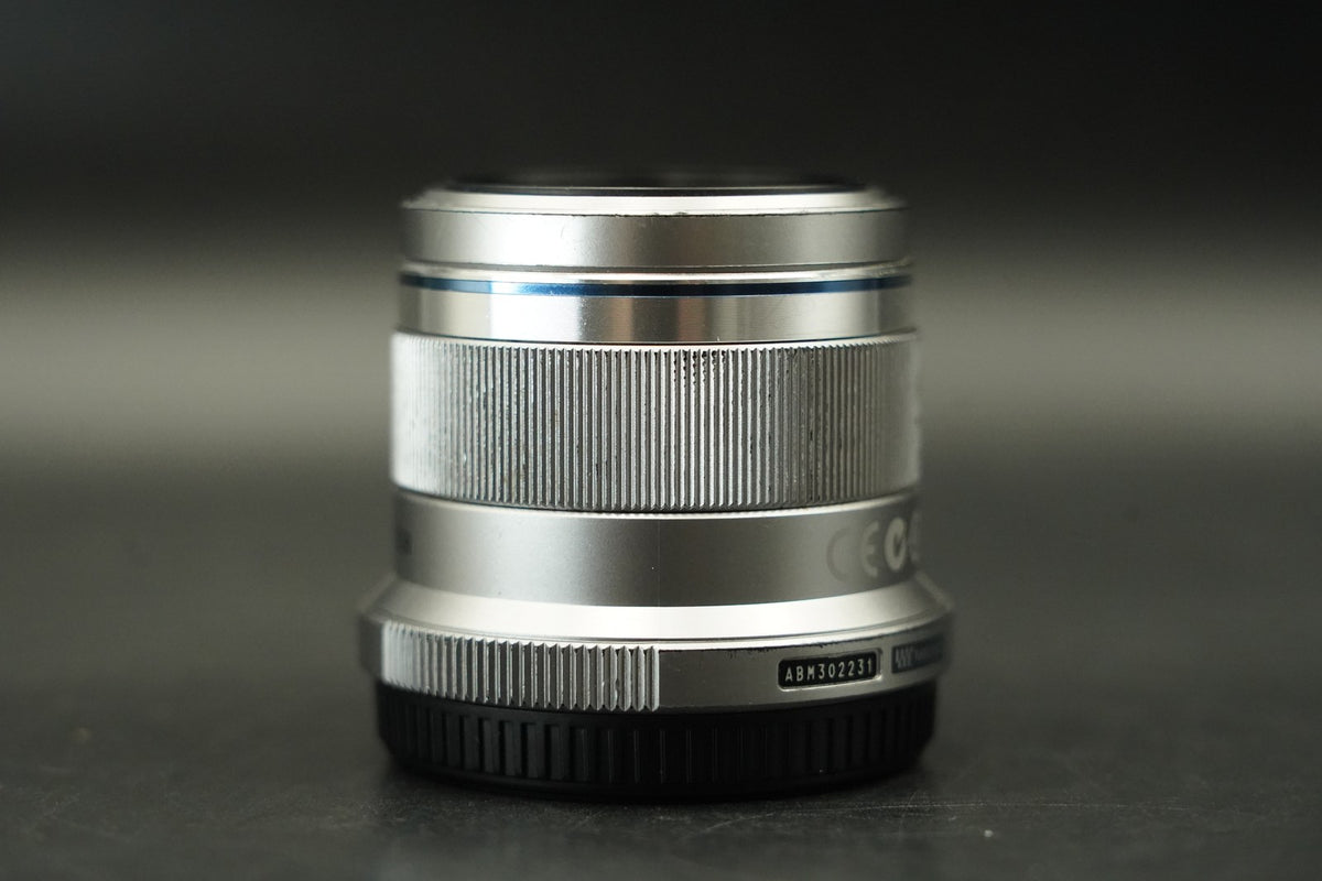 Olympus M.ZUIKO DIGITAL 45mm f/1.8 Lens Silver Japan #12097