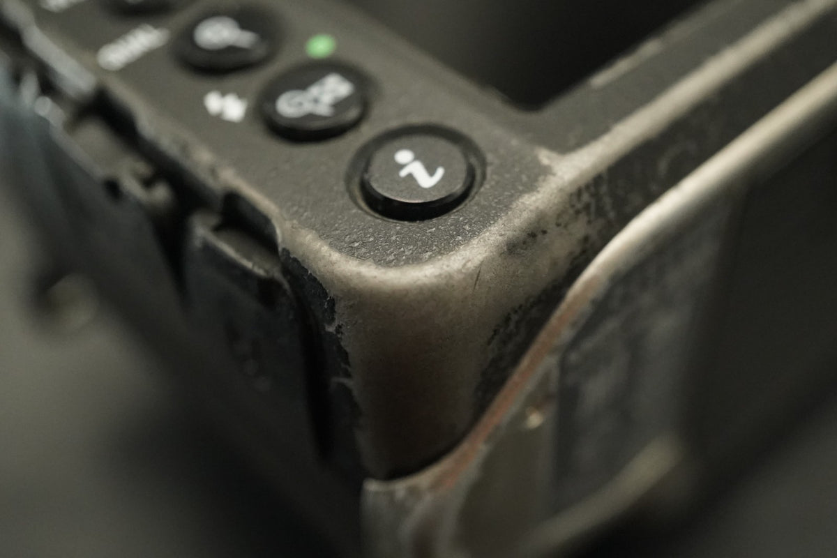 Nikon Df Silver DSLR Digital Camera Body -37 cuts- #11586