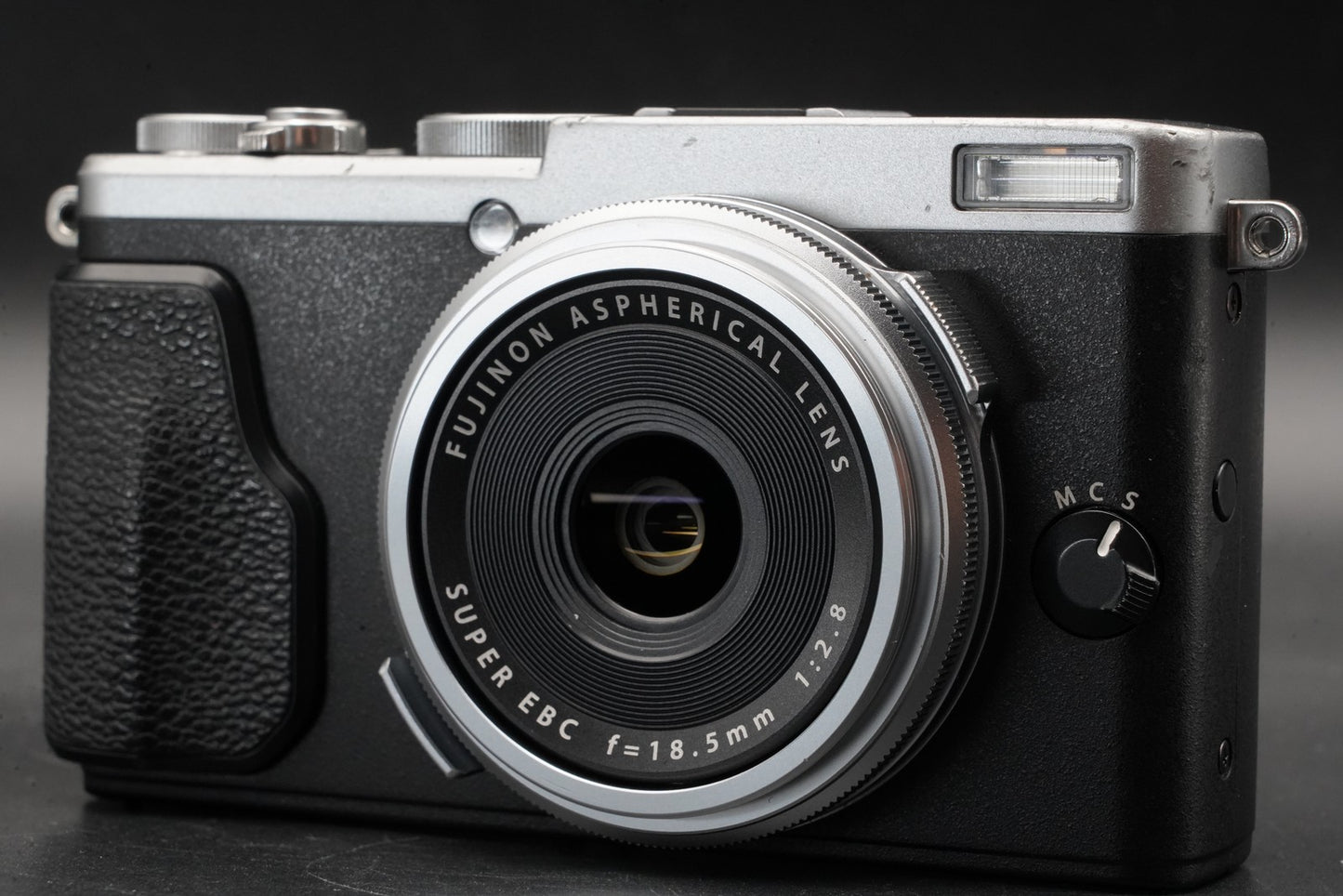 Fujifilm Fuji X70 X 70 Silver 16.3MP Digital Camera US DUTY PAID 11299