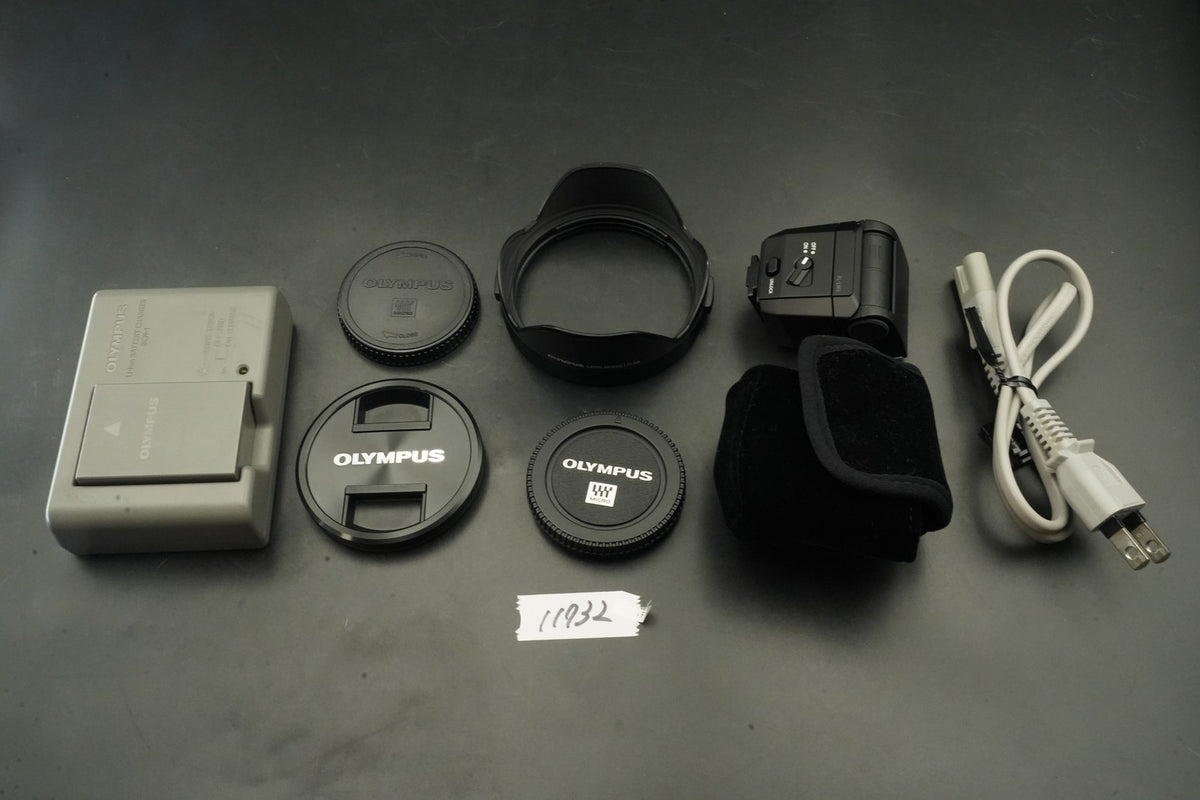 Olympus OM-D E-M5 Mark II w/ M.ZUIKO 14-150 II Lens Silver -8161 cut- #11732