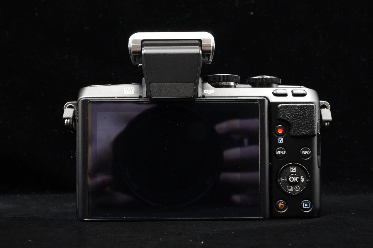 [US Duty Paid] Olympus PEN E-PL7 Digital Camera Black with Lens 9574