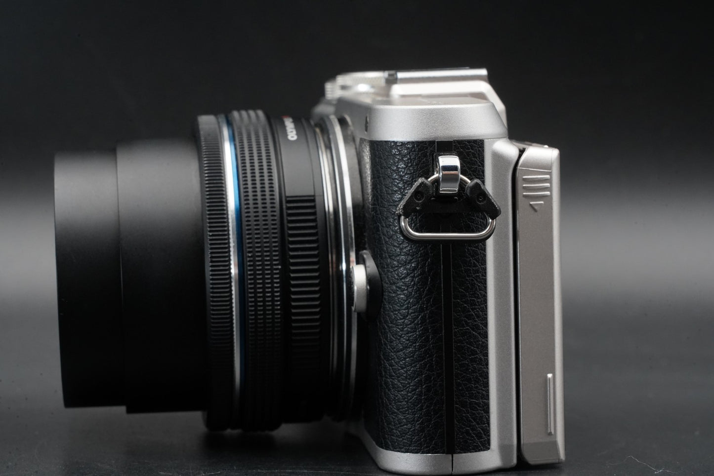Olympus E-PL8 w/ 40-150mm Lens Digital Camera Silver US Duty Paid 11355