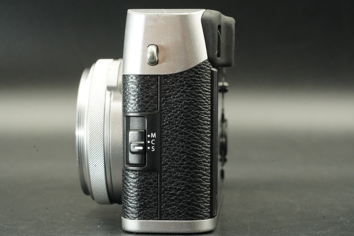 Fujifilm X100F 24.3MP Digital Camera Silver -22900 cuts- US STOCK #11971