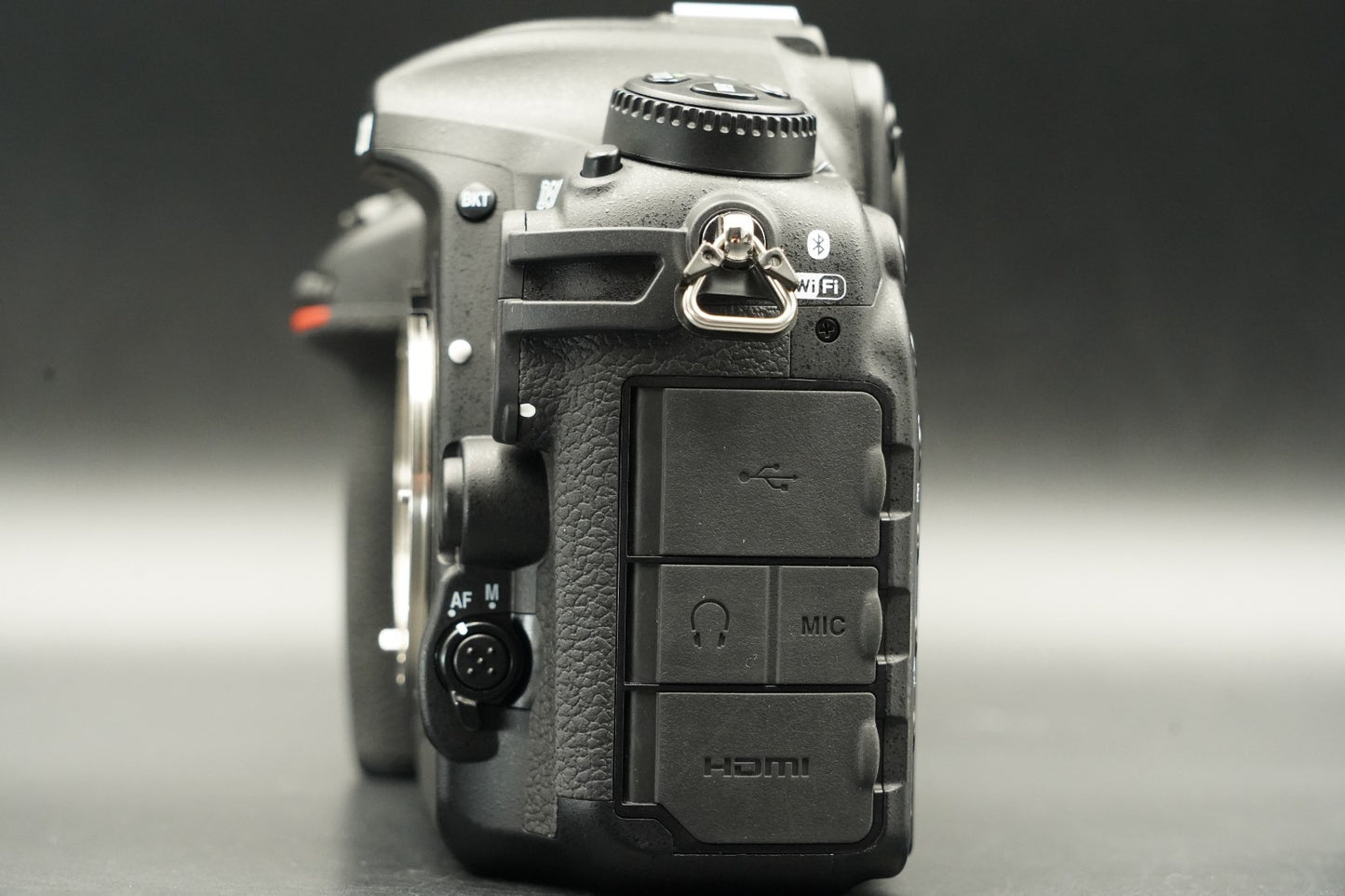 ONLY 6% cuts!! Nikon D500 20.9MP Digital SLR Camera Body 11599