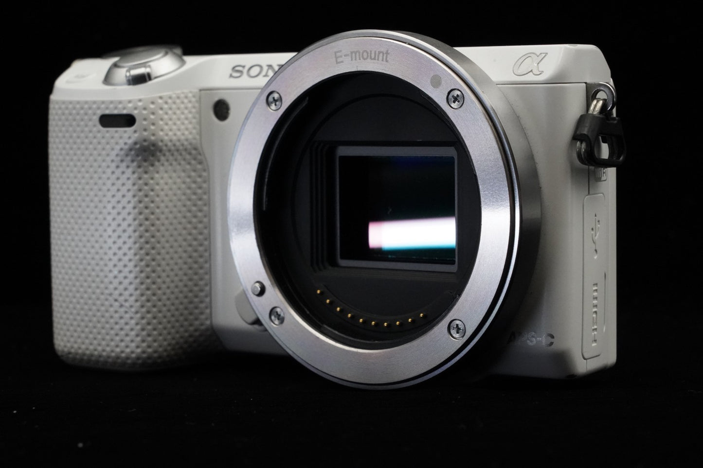 [US Duty Paid] Sony Alpha NEX-5R Mirrorless Camera Bundle with Lens White 9486