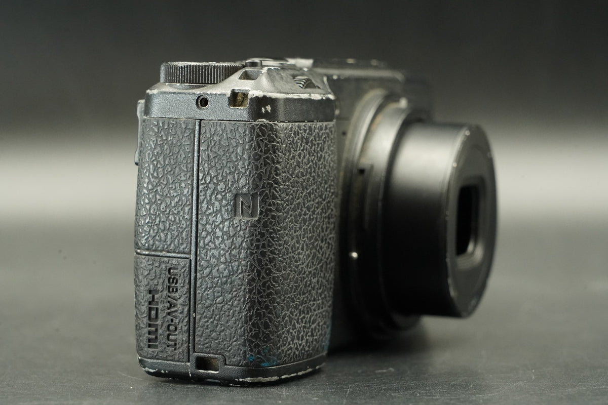 RICOH GR II 16.2 MP Compact Digital Video Camera -45900 cuts- #12147