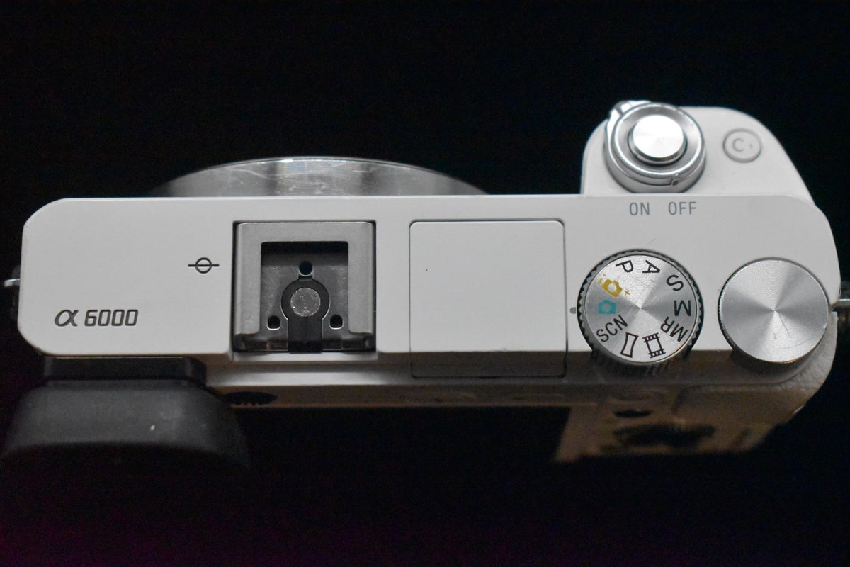 [US Duty Paid] Sony alpha a6000 Digitale Spiegellose Kamera mit Objektiv...
