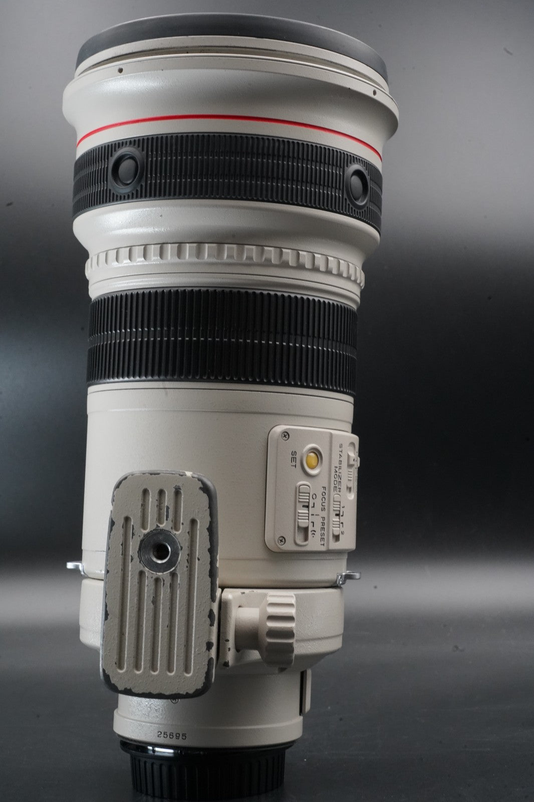 Canon EF 300mm F/2.8 L IS USM Lens w/ BOX US STOCK #11136