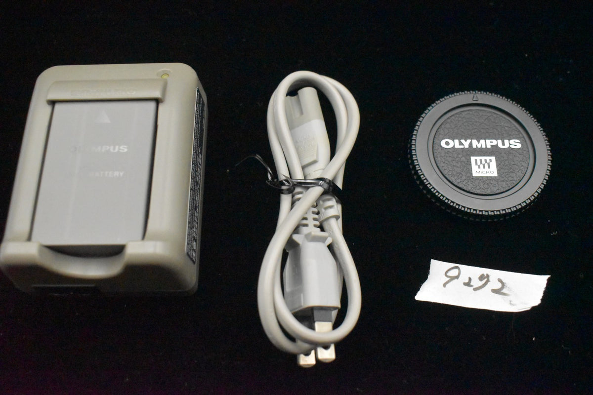 [US Duty Paid] Olympus OM-D E-M10 16.1MP Digital SLR Camera Silver Japan 9272