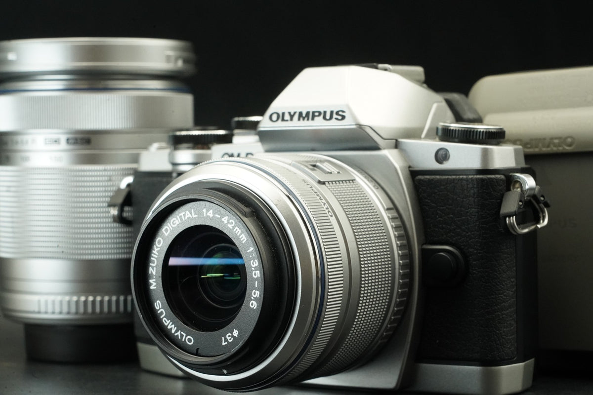 Olympus OM-D E-M10 16.1MP SLR Silver w/ 2 Lens -772 cuts- #12275