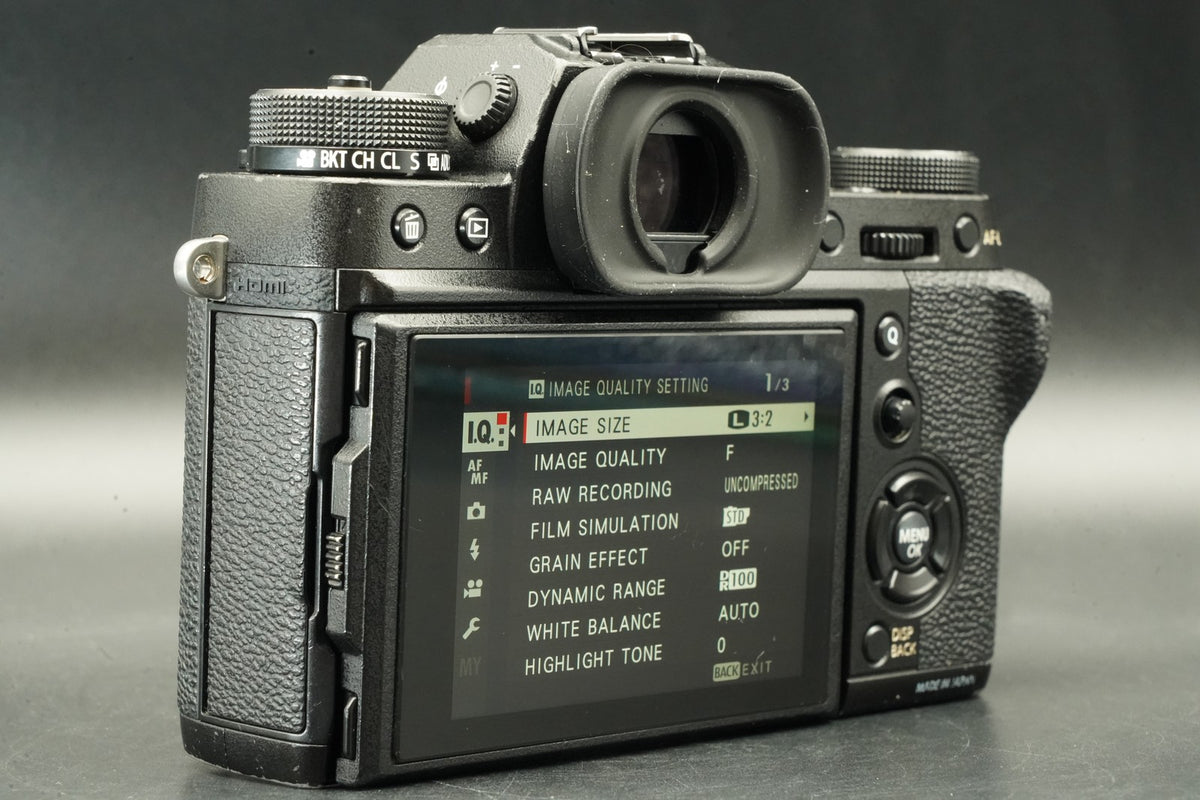 Fujifilm Fuji X-T2 Mirrorless Digital Camera -1 cut?- US STOCK #12160