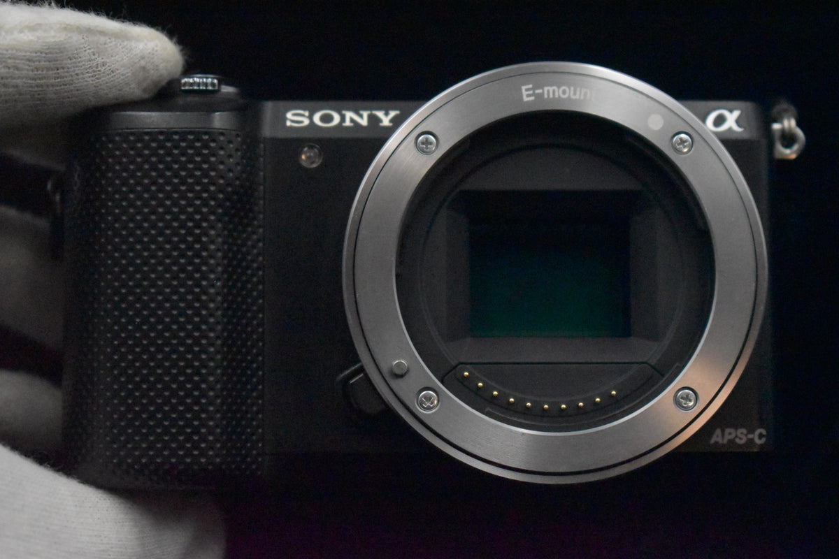 [US Duty Paid] Fotocamera digitale mirrorless Sony Alpha a5000 con...