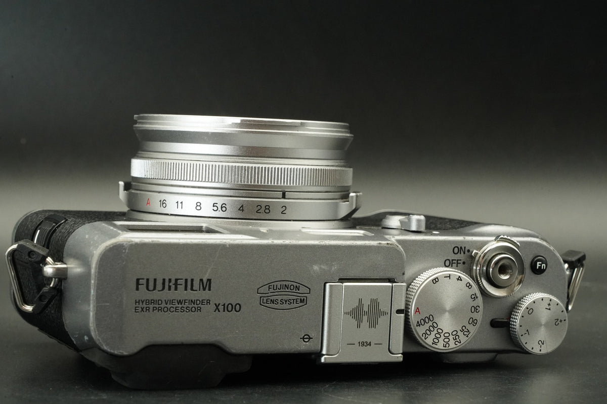 Fujifilm X100 FinePix X Series 12.3MP Silver Digital Camera US STOCK #11656