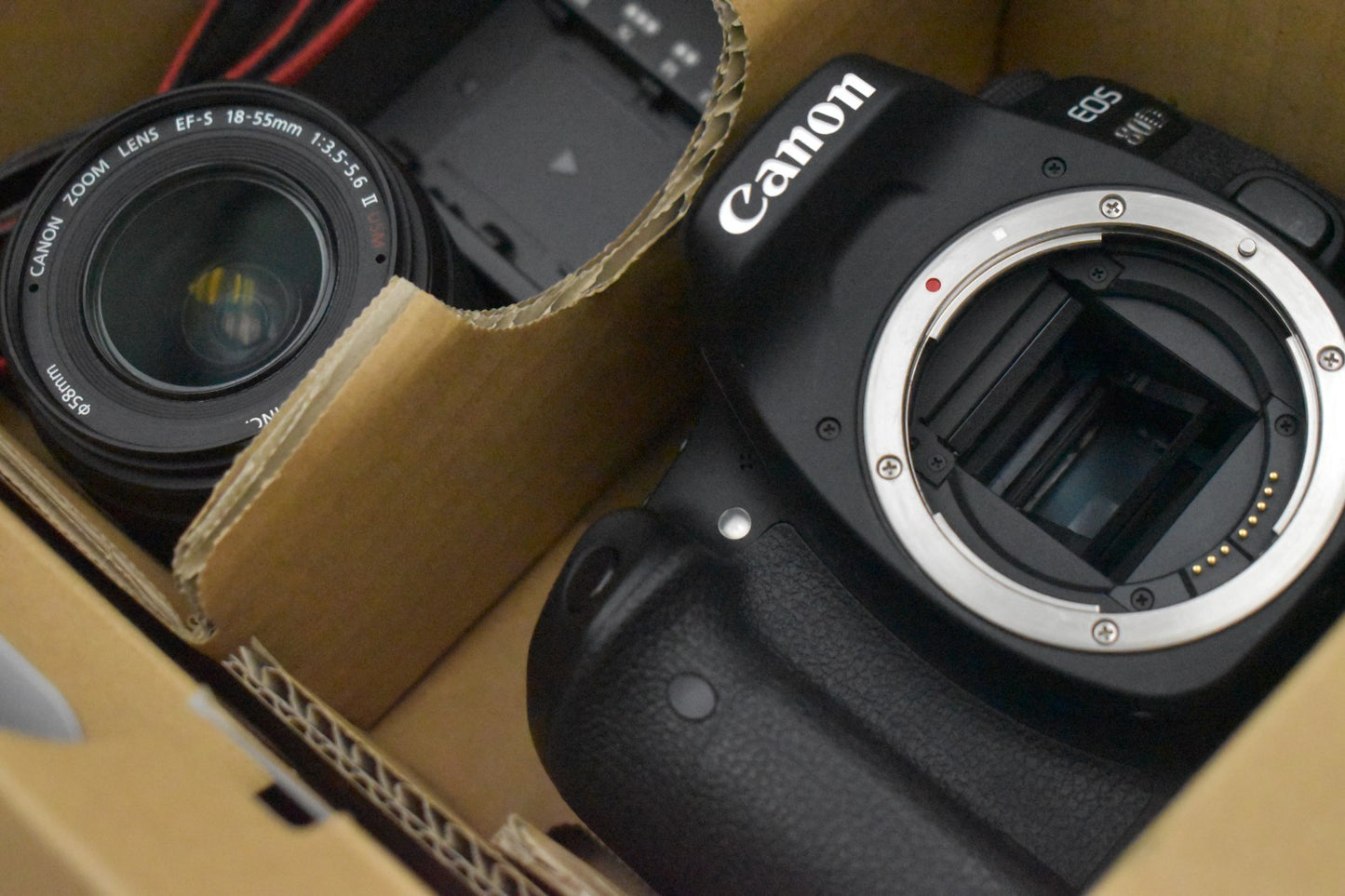 [US Duty Paid] Canon EOS 80D Digital Camera + EF-S 18-55mm II USM Lens 9082