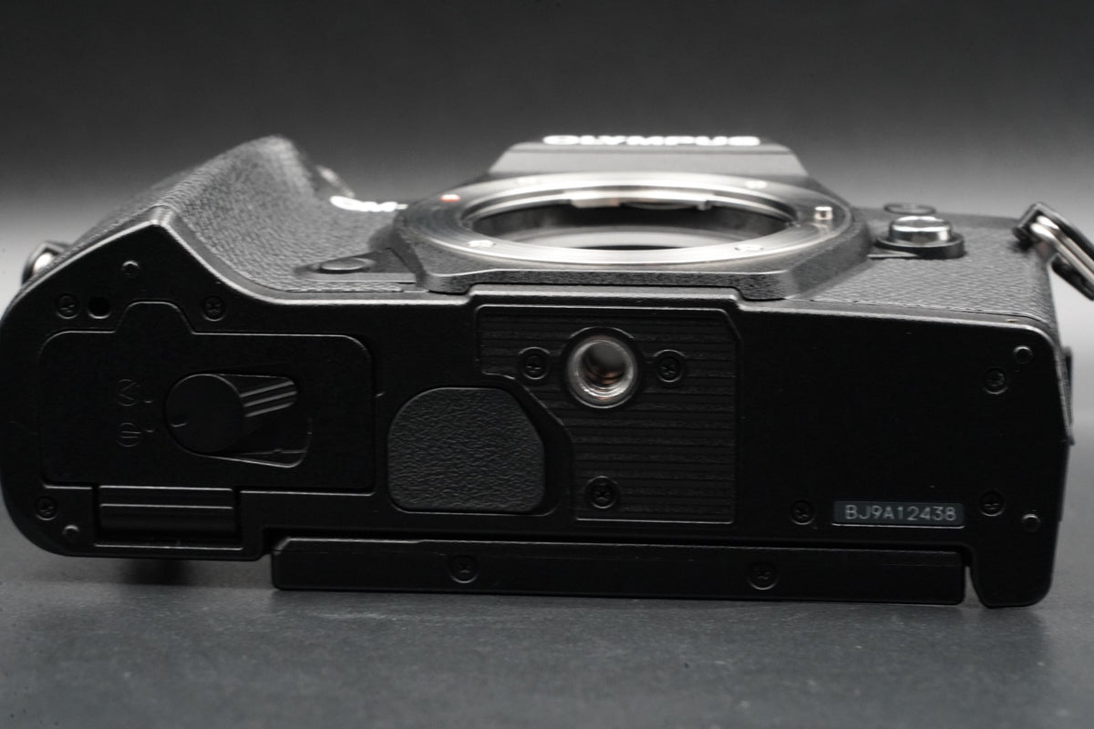 Olympus OM-D E-M5 Mark III 20.4MP Mirrorless Digital Camera US STOCK #10470