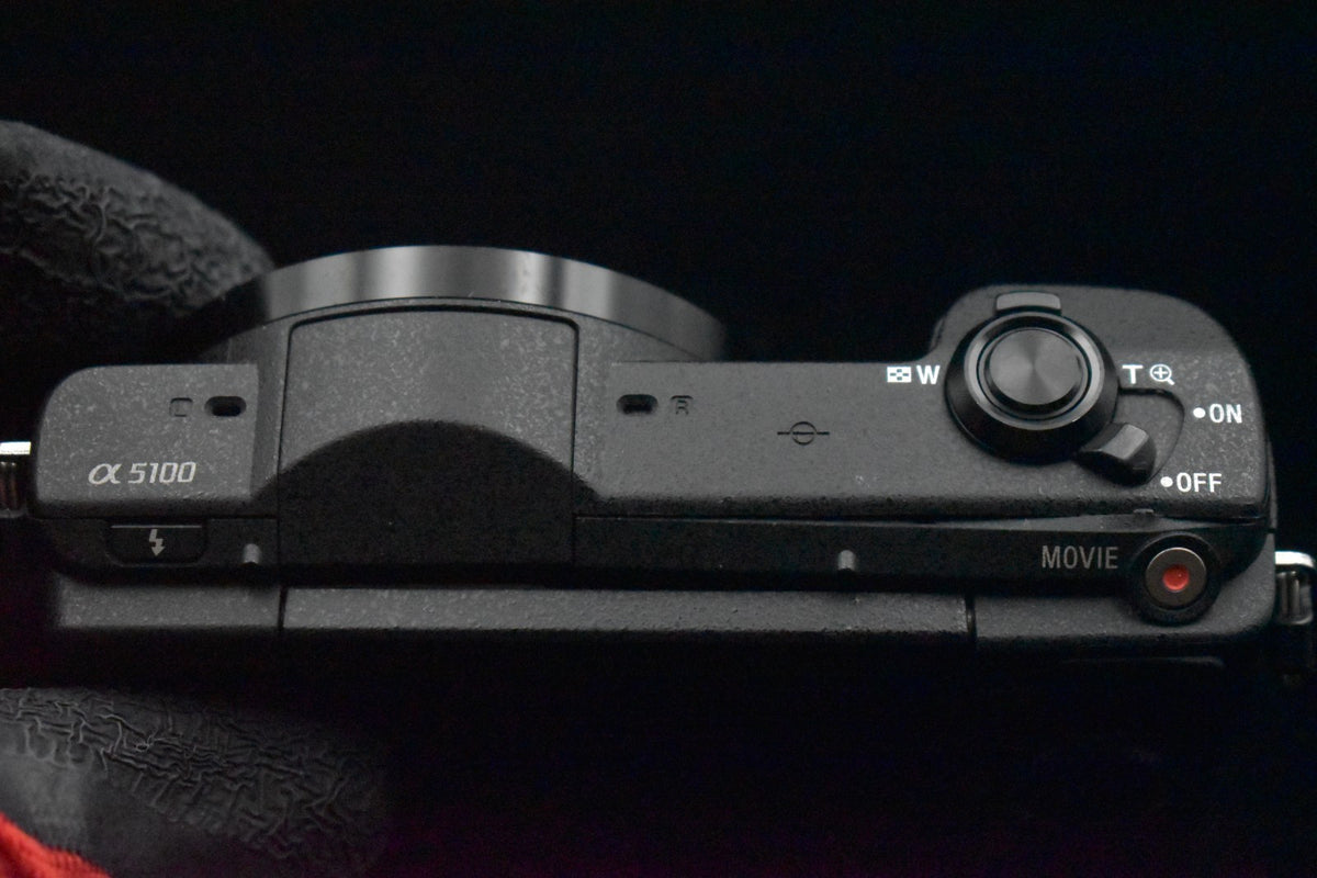 [US Duty Paid] Cámara digital sin espejo Sony Alpha a5100 con lente negra 9345