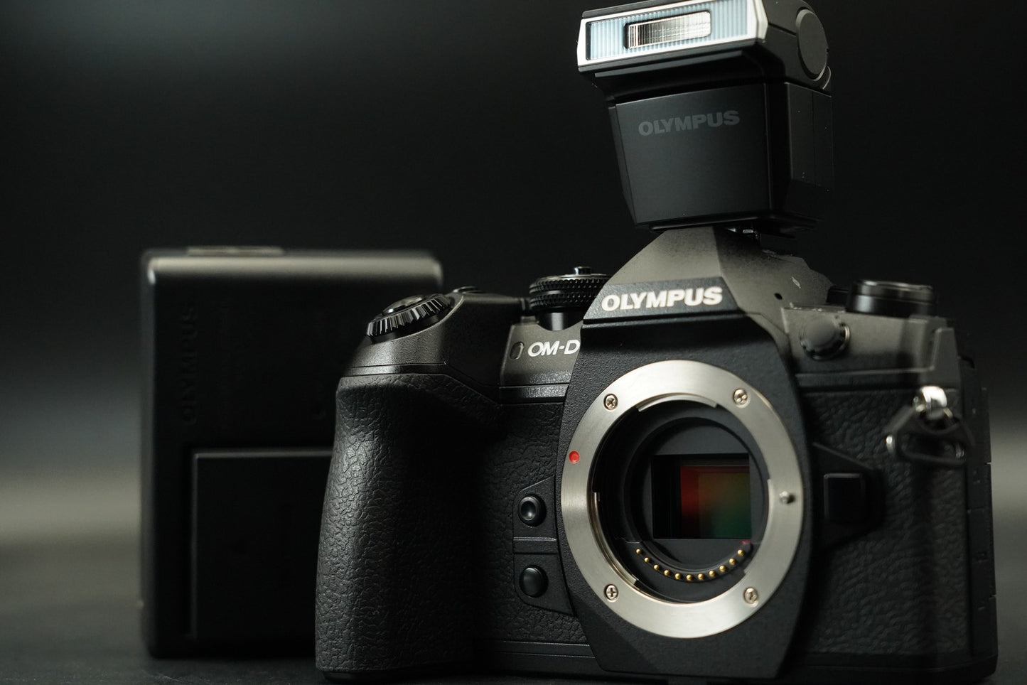 2702 cuts! Olympus OM-D E-M1 Mark II Digital Camera Black Body 11674